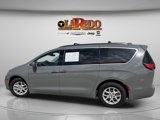 Used 2022 Chrysler Pacifica Touring-L image 4