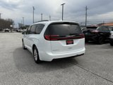 Used 2022 Chrysler Pacifica Touring-L image 3