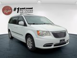 Used 2016 Chrysler Town & Country Touring image 4