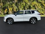 New 2025 Mitsubishi Outlander SE image 2