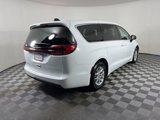 Used 2023 Chrysler Pacifica Touring-L image 5