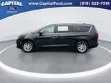Used 2023 Chrysler Voyager LX image 5