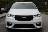 Used 2024 Chrysler Pacifica Touring-L image 2
