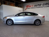 Used 2017 Ford Fusion SE w/ Fusion SE Technology Package image 2