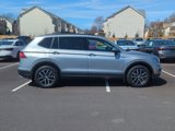 Used 2021 Volkswagen Tiguan SE image 2