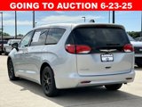 Used 2022 Chrysler Voyager LX image 4