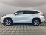 Used 2022 Toyota Highlander LE image 4