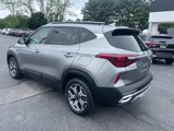 Used 2022 Kia Seltos EX image 3