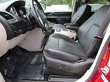 Used 2016 Chrysler Town & Country Touring-L image 6