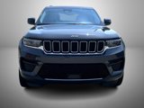 Used 2023 Jeep Grand Cherokee Laredo image 2