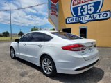 Used 2017 Ford Fusion SE w/ Fusion SE Technology Package image 3