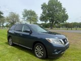 Used 2014 Nissan Pathfinder S image 2