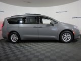 Used 2022 Chrysler Pacifica Touring-L image 4