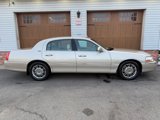 Used 2008 Lincoln Town Car Signature Limited image 2