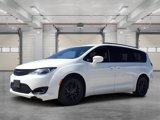 Used 2018 Chrysler Pacifica Touring-L w/ Premium Audio Group image 3
