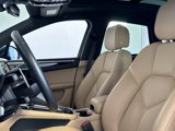 Certified 2024 Porsche Macan image 5
