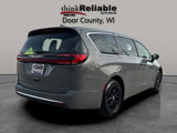 Used 2023 Chrysler Pacifica Touring-L image 6