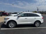Used 2017 Kia Sorento LX w/ LX Convenience Package image 2