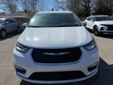 Used 2023 Chrysler Pacifica Touring-L image 5