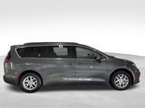 Used 2022 Chrysler Pacifica Touring-L image 3