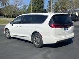 Used 2023 Chrysler Pacifica Limited image 3