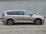 Used 2017 Chrysler Pacifica Limited w/ Advanced Safetytec Group image 4