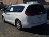 Used 2022 Chrysler Pacifica Touring-L image 5