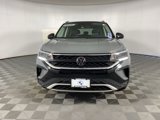 Used 2024 Volkswagen Taos SE w/ Panoramic Sunroof Package image 2