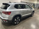 Used 2024 Volkswagen Taos SE w/ Panoramic Sunroof Package image 3