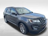 Used 2017 Ford Explorer XLT image 3