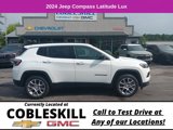 Used 2024 Jeep Compass Latitude image 2