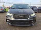 Used 2023 Chrysler Pacifica Touring-L image 2
