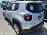 Used 2018 Jeep Renegade Latitude image 3