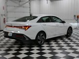 Certified 2024 Hyundai Elantra SEL w/ Convenience Package image 3
