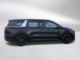 Used 2025 Kia Carnival image 2