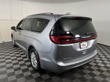 Used 2021 Chrysler Pacifica Touring-L image 5