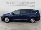 Used 2018 Chrysler Pacifica Touring-L Plus image 2