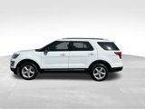 Used 2017 Ford Explorer XLT image 2
