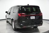 Used 2023 Chrysler Pacifica Touring-L image 4