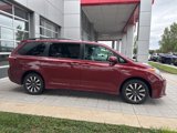 Used 2019 Toyota Sienna XLE image 4