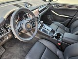 Certified 2025 Porsche Macan image 4