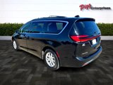 Used 2022 Chrysler Pacifica Touring-L image 3