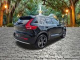 Used 2023 Volvo XC40 B5 Plus image 3