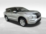 Used 2024 Mitsubishi Outlander ES image 2