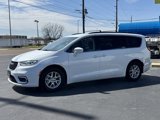 Used 2022 Chrysler Pacifica Touring-L image 3