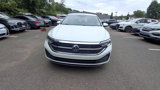 Used 2022 Volkswagen Jetta SE image 3