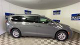 Used 2022 Chrysler Pacifica Touring-L image 3