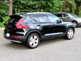 Used 2021 Volvo XC40 T5 Momentum image 3