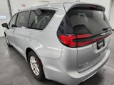 Used 2023 Chrysler Pacifica Touring-L image 4
