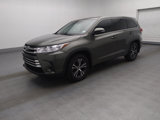Used 2017 Toyota Highlander LE image 2